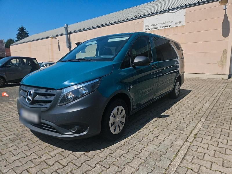 Grün Gebraucht 2017 Mercedes Vito Van / Kleinbus | 18.300 € - Bild 1/4