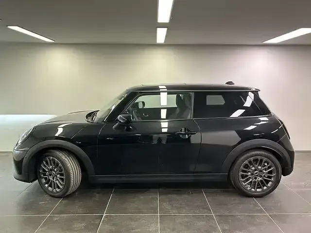 Usata Mini Cooper Classic 156 CV (114 kW) 2024 Nero Utilitaria