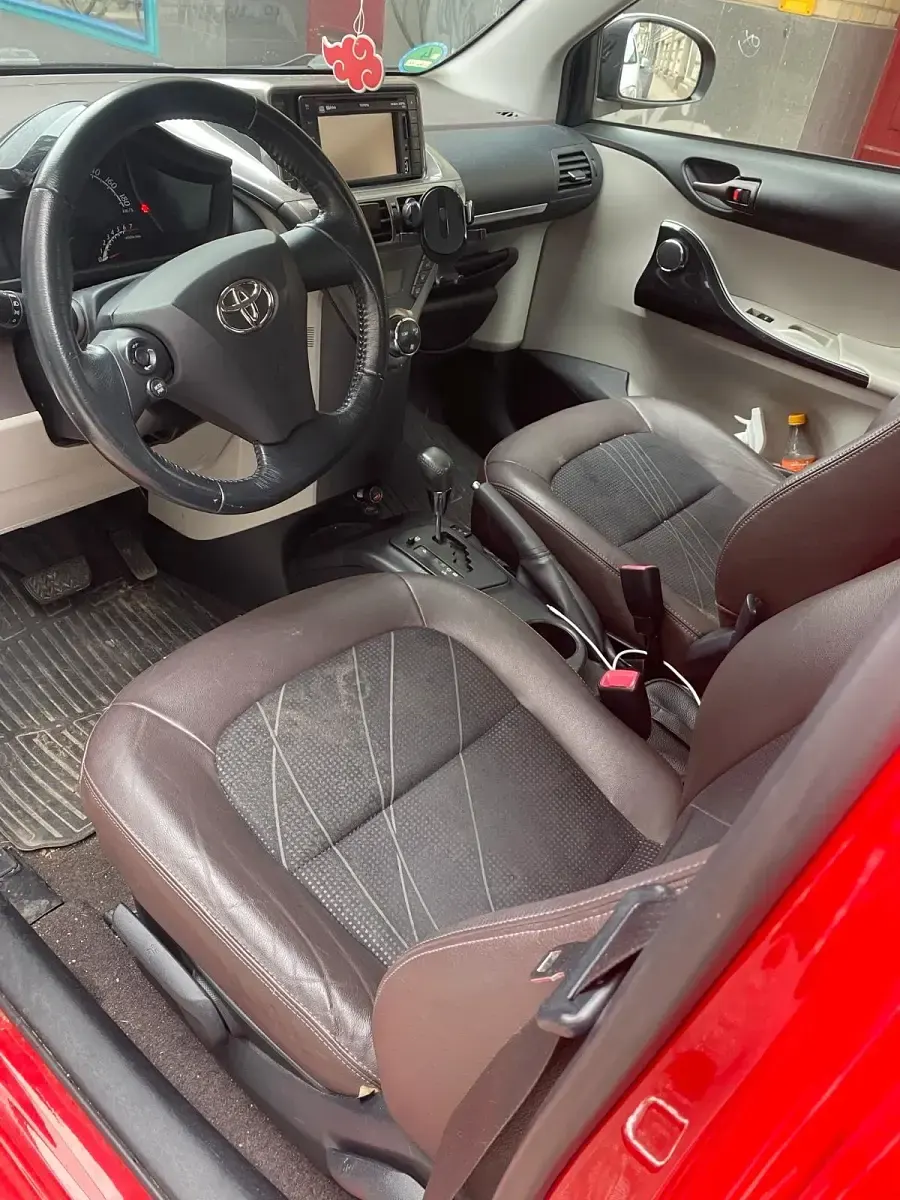Gebraucht Toyota iQ 68 PS (50 kW) 2009 Rot Kleinwagen