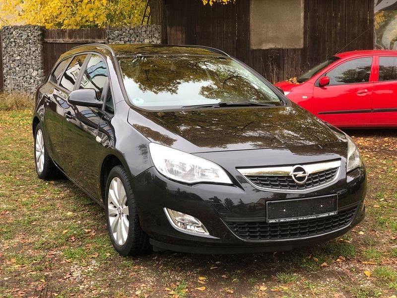 Schwarz Gebraucht 2012 Opel Astra Kombi | 3.900 € (Guter Preis) - Bild 1/4