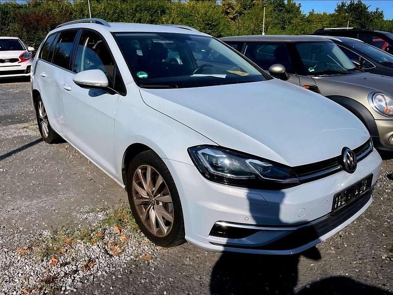 Weiß Gebraucht 2018 VW Golf VII Highline Kombi | 14.450 € (Guter Preis) - Bild 1/4