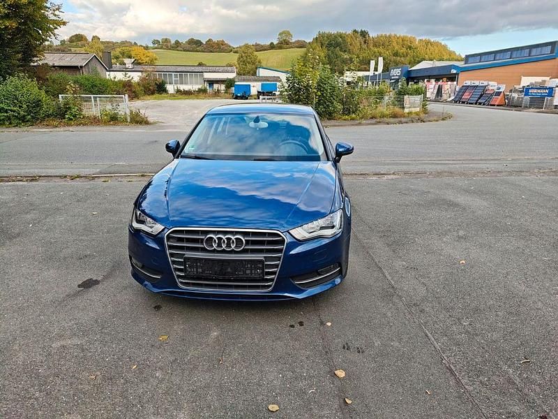 Blau Gebraucht 2014 Audi A3 Attraction Limousine | 10.650 € (Fairer Preis) - Bild 1/4