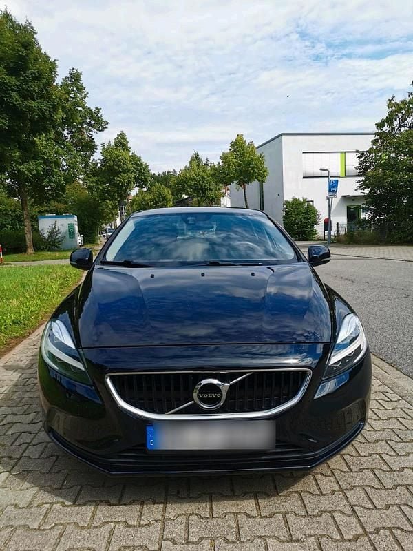 Schwarz Gebraucht 2017 Volvo V40 Kombi | 10.800 € (Guter Preis) - Bild 1/4