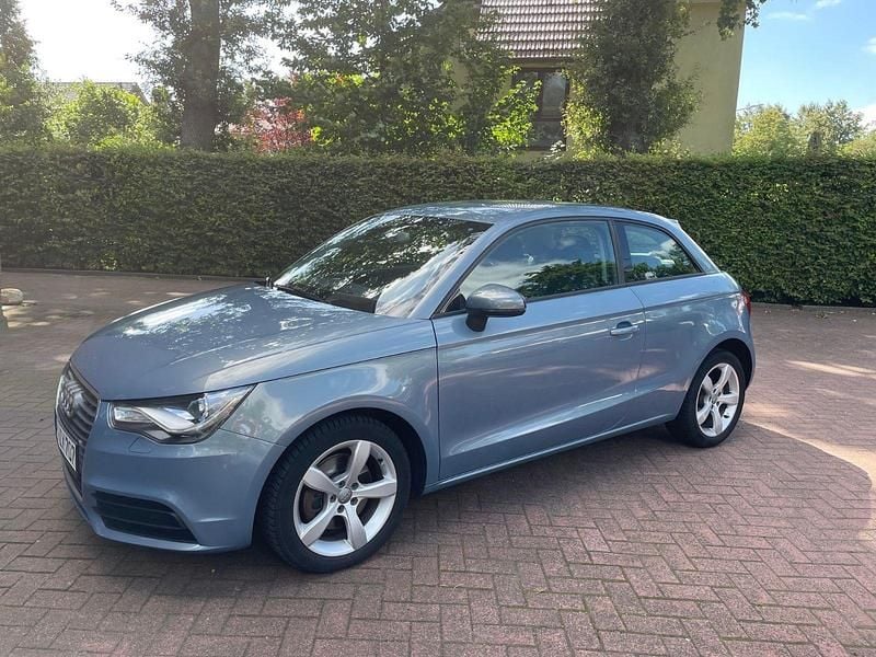 Blau Gebraucht 2013 Audi A1 Attraction Kleinwagen | 8.000 € (Guter Preis) - Bild 1/4