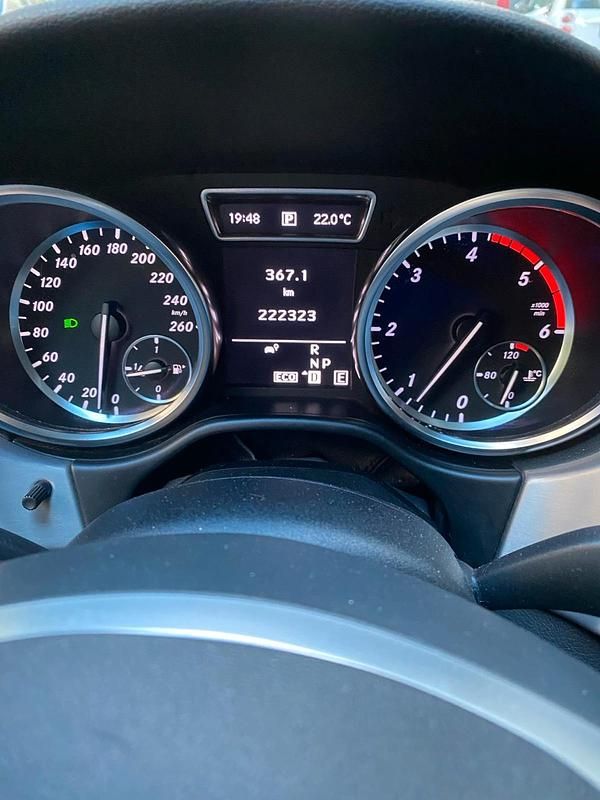 Gebraucht Mercedes ML250 204 PS (150 kW) 2012 Andere farben SUV