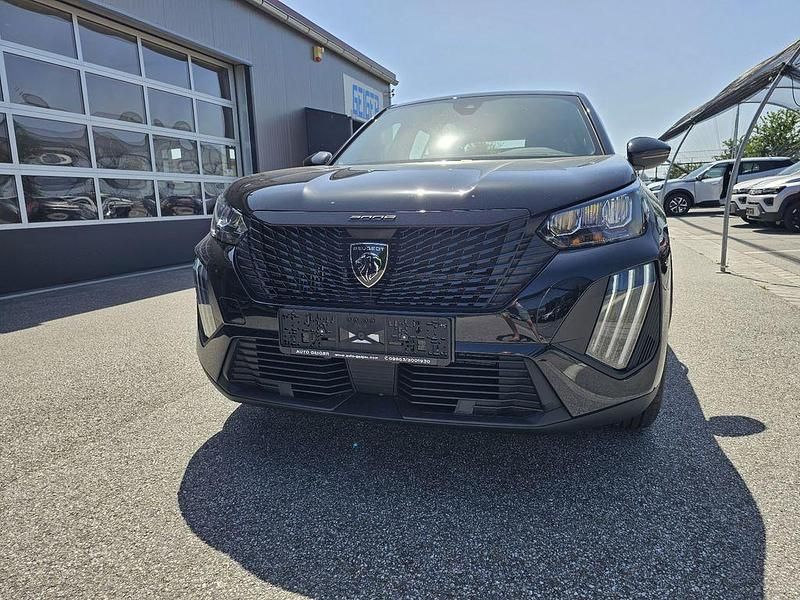 Neu Peugeot 2008 Style 101 PS (74 kW) 2025 Schwarz SUV