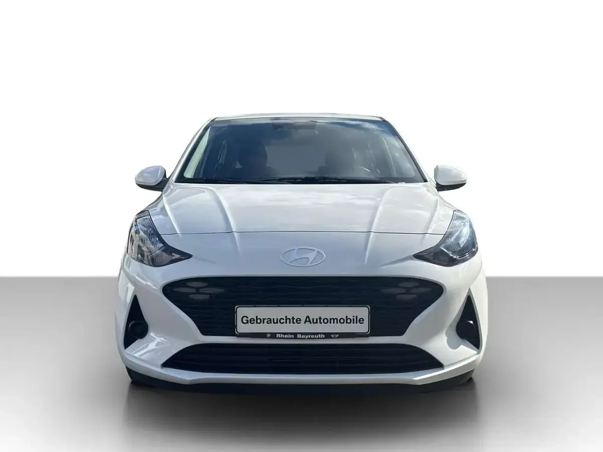 Gebraucht Hyundai i10 Trend 63 PS (46 kW) 2024 Mineraleffektlackierung mang Kleinwagen
