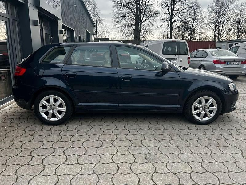 Gebraucht Audi A3 Ambiente 140 PS (102 kW) 2009 Blau Kleinwagen