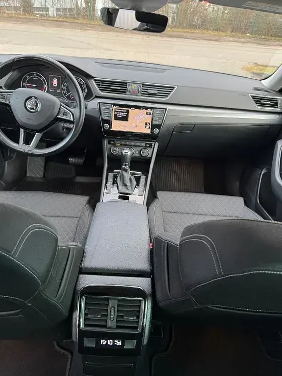 Używany Skoda Superb Style 190 KM (139 kW) 2017 Szary Kombi