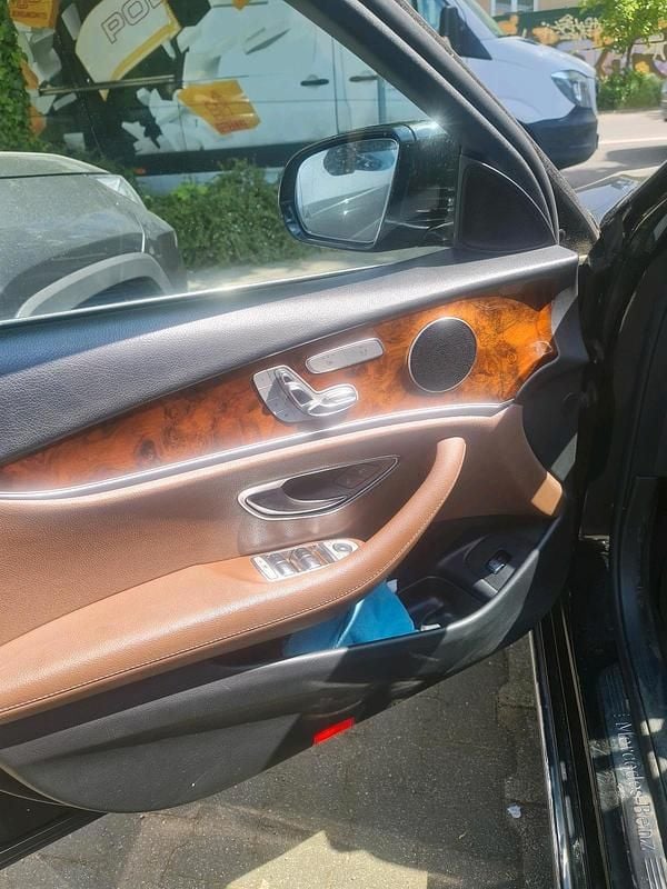 Gebraucht Mercedes E220 194 PS (142 kW) 2018 Schwarz Limousine