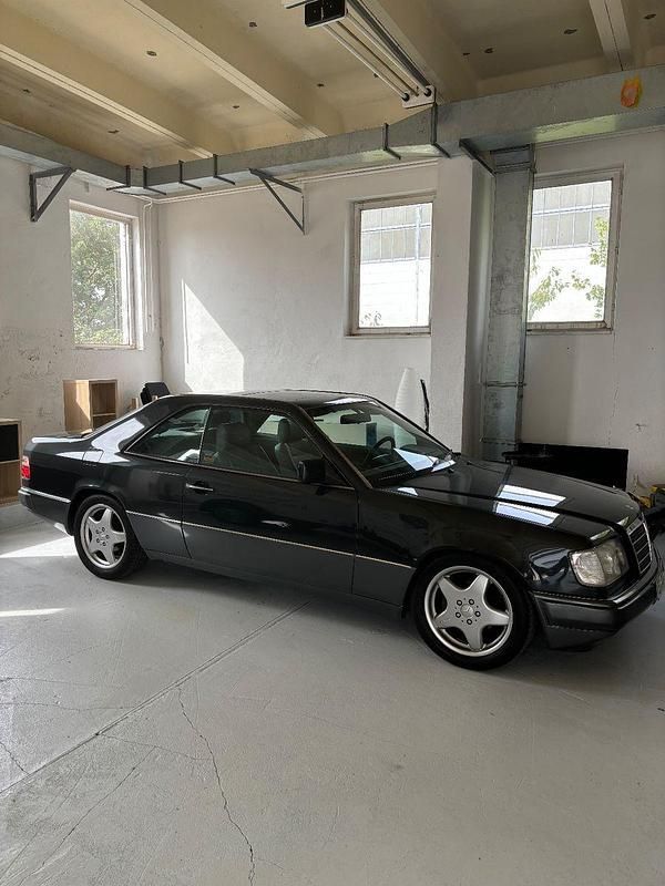Gebraucht Mercedes 230 150 PS (110 kW) 1992 Schwarz Coupé