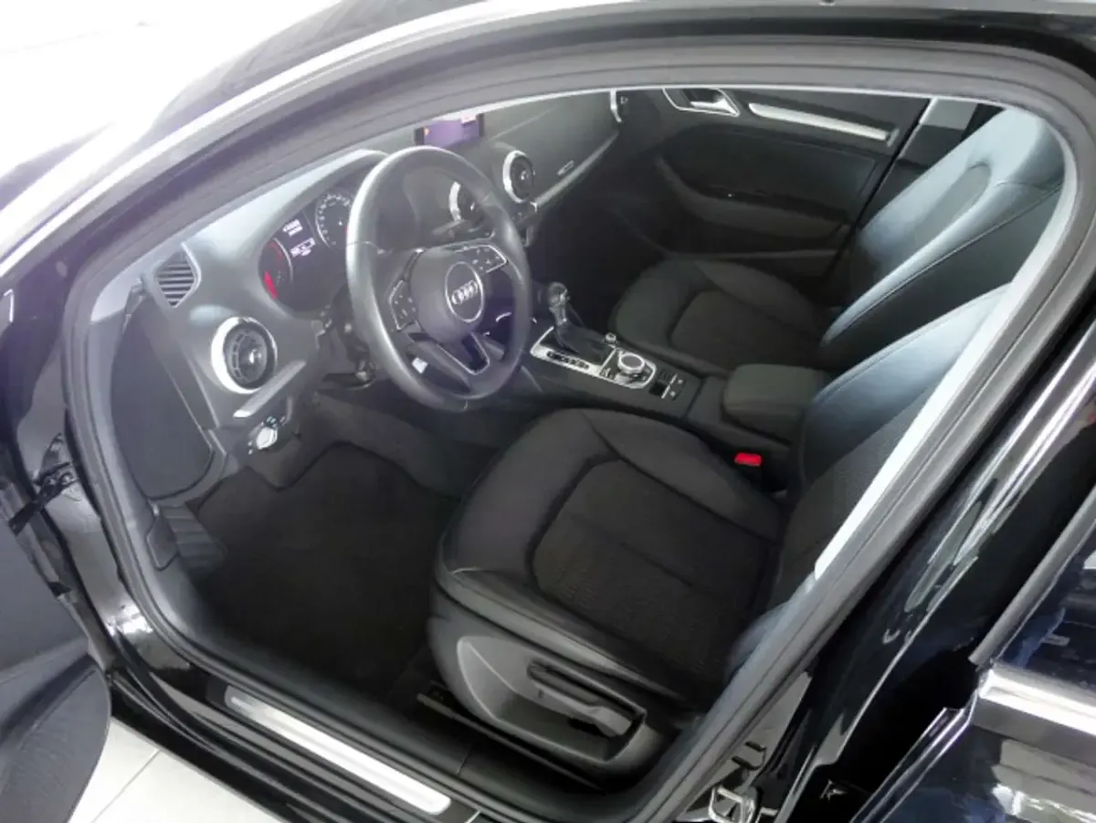 Gebraucht Audi A3 Sportback Design 150 PS (110 kW) 2018 Mythosschwarz metallic Kleinwagen