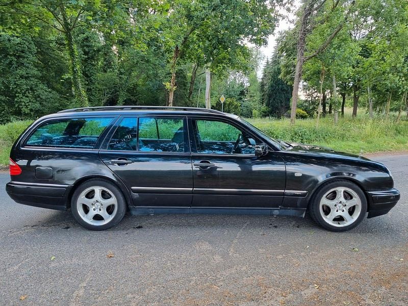 Gebraucht Mercedes E430 Avantgarde 279 PS (205 kW) 1998 Schwarz Limousine
