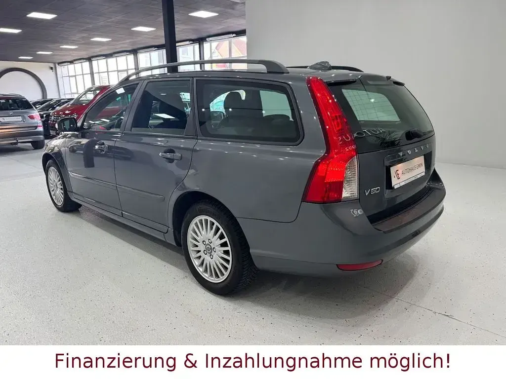Gebraucht Volvo V50 Momentum 145 PS (106 kW) 2008 Titanium grey pearl / metallic Kombi