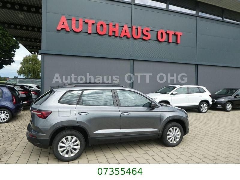 Neu Skoda Karoq Selection 150 PS (110 kW) 2025 Grau SUV