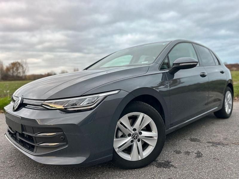 Grau Gebraucht 2025 VW Golf Limousine | 20.873 € (Guter Preis) - Bild 1/4