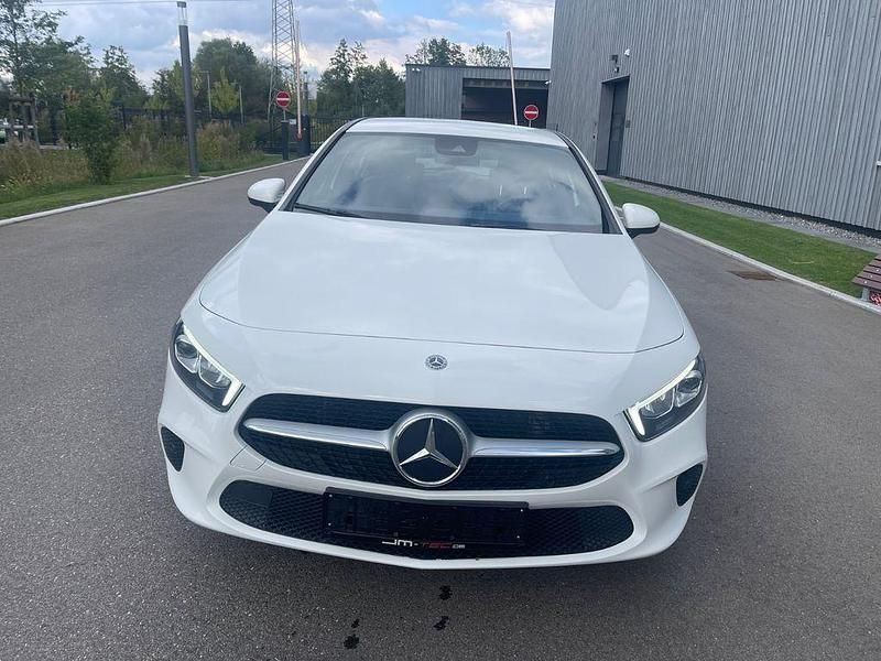 Weiß Gebraucht 2019 Mercedes A180 Limousine | 19.999 € (Fairer Preis) - Bild 1/4