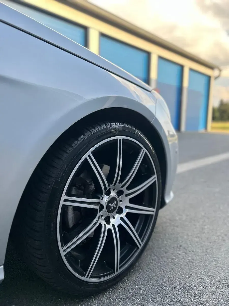 Gebraucht Mercedes E200 Elegance 136 PS (100 kW) 2016 Silber Limousine
