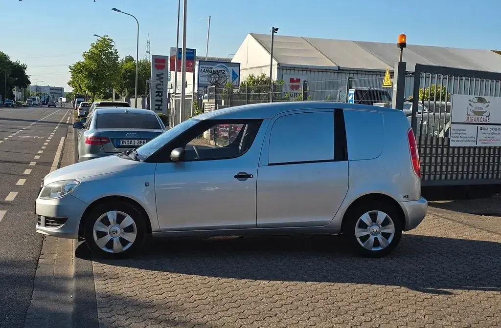 Gebraucht Skoda Roomster 75 PS (55 kW) 2015 Silber Van / Kleinbus