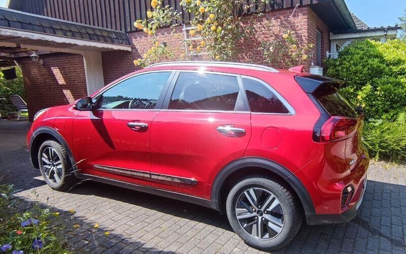Rot Gebraucht 2020 Kia Niro Vision SUV | 19.000 € (Fairer Preis) - Bild 1/4