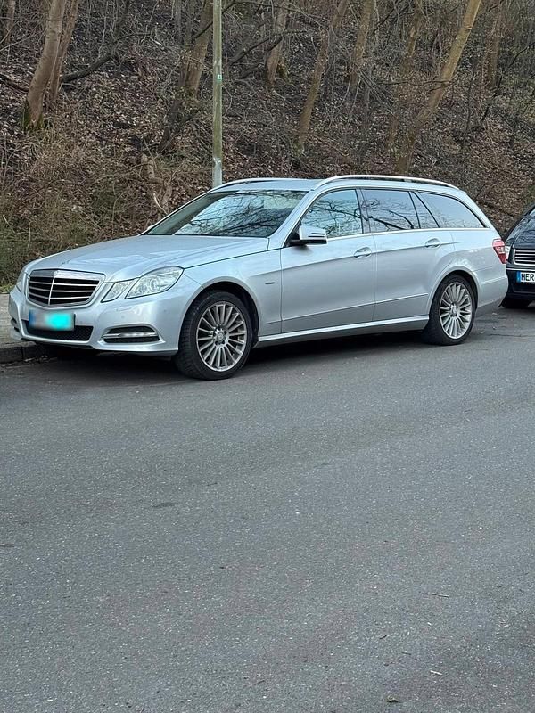 Gebraucht Mercedes E220 170 PS (125 kW) 2012 Silber Kombi