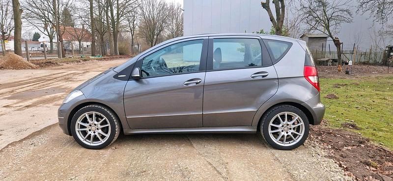 Gebraucht Mercedes A200 140 PS (102 kW) 2012 Grau Kleinwagen