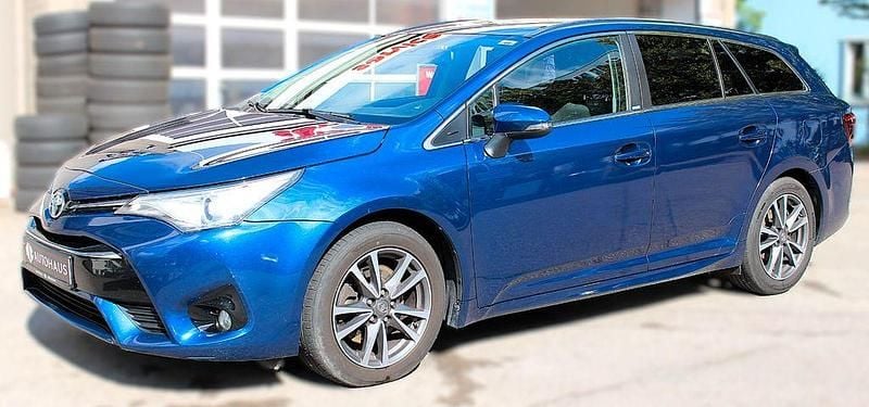 Blau Gebraucht 2016 Toyota Avensis Edition-S Kombi | 12.999 € (Etwas zu teuer) - Bild 1/4