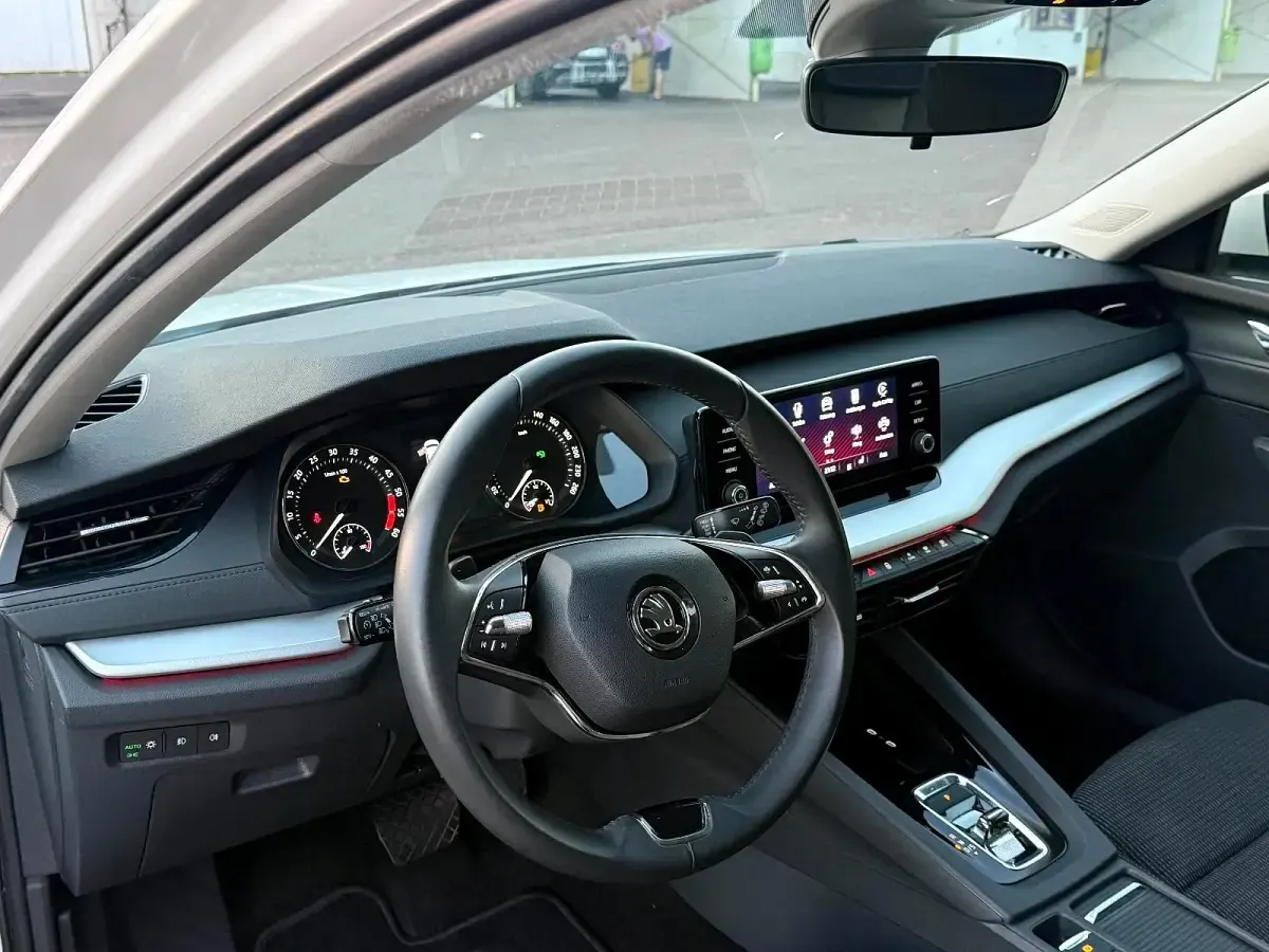 Gebraucht Skoda Octavia 116 PS (85 kW) 2022 Weiß Kombi