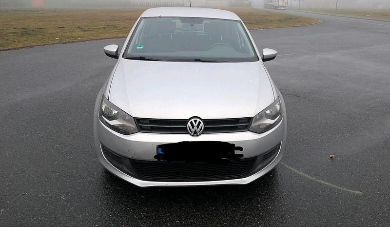 Silber Gebraucht 2009 VW Polo Comfortline Kleinwagen | 5.400 € - Bild 1/4