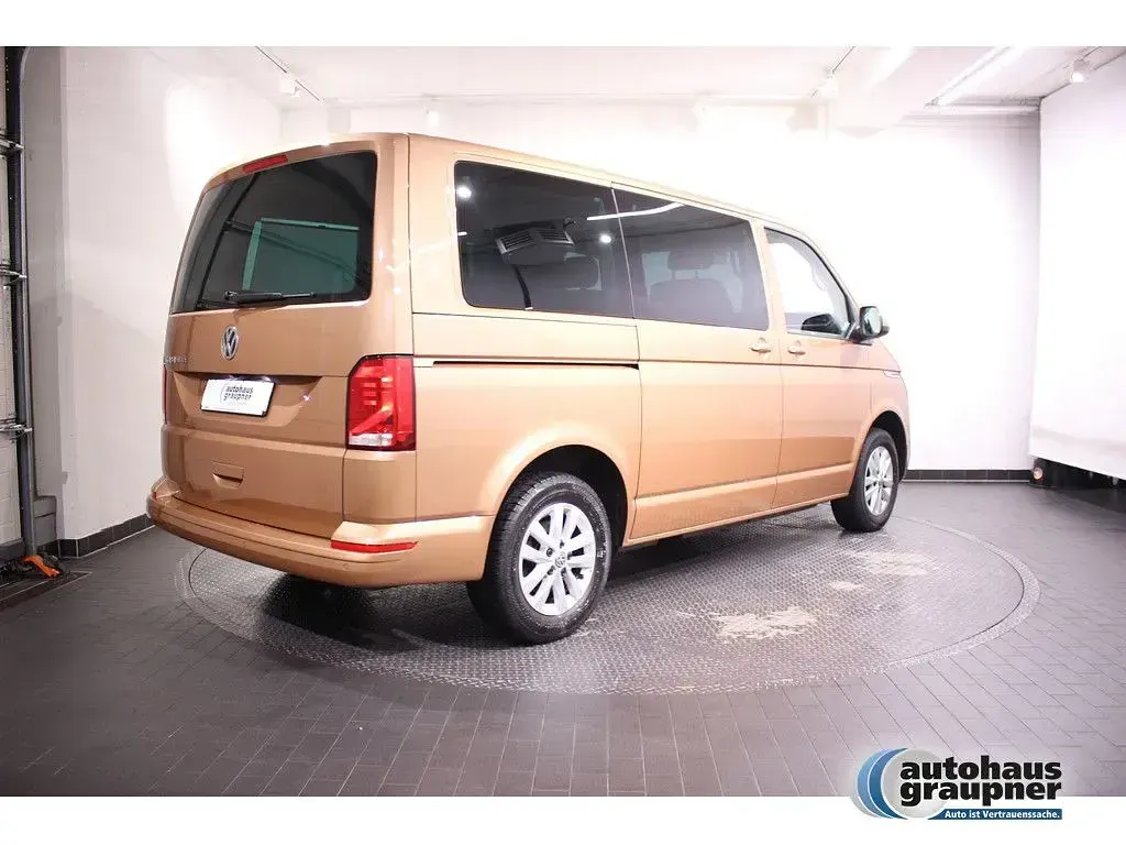 Gebraucht VW Caravelle 150 PS (110 kW) 2020 Braun / copper bronze Van