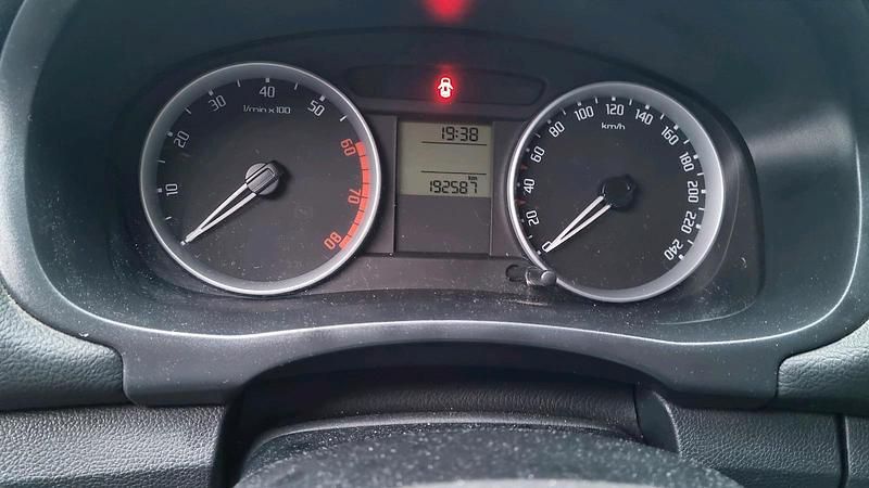 Gebraucht Skoda Fabia 69 PS (50 kW) 2009 Grün Kleinwagen