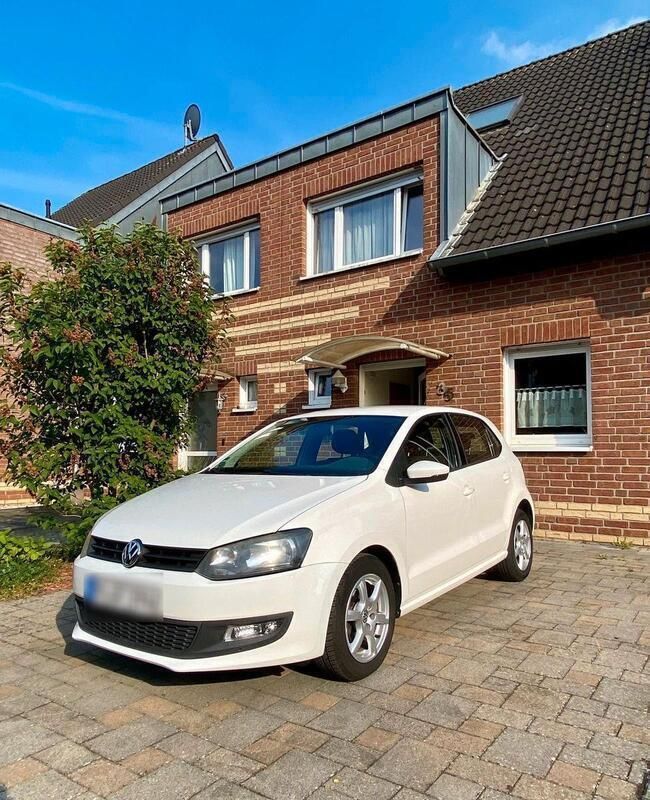 Weiß Gebraucht 2013 VW Polo Comfortline Kleinwagen | 5.700 € (Superpreis) - Bild 1/4