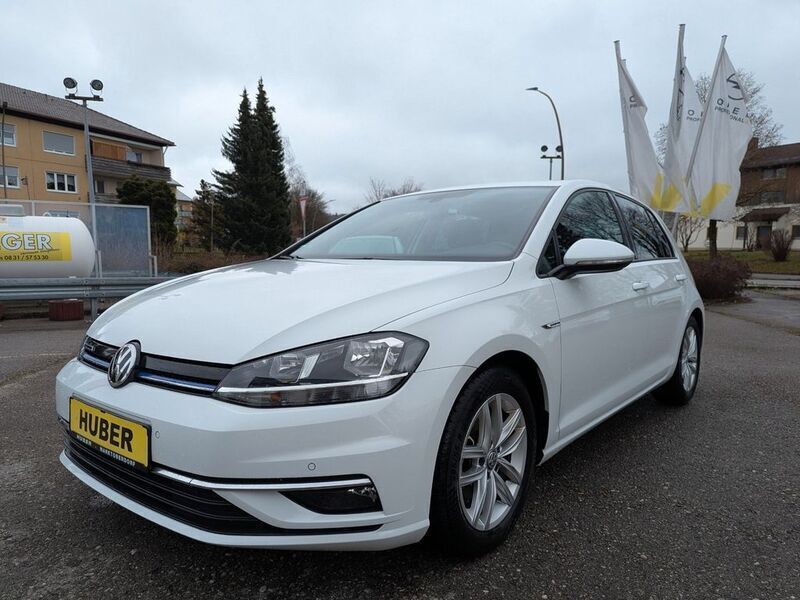 Weiß Gebraucht 2019 VW Golf VII Comfortline Limousine | 14.990 € (Superpreis) - Bild 1/4