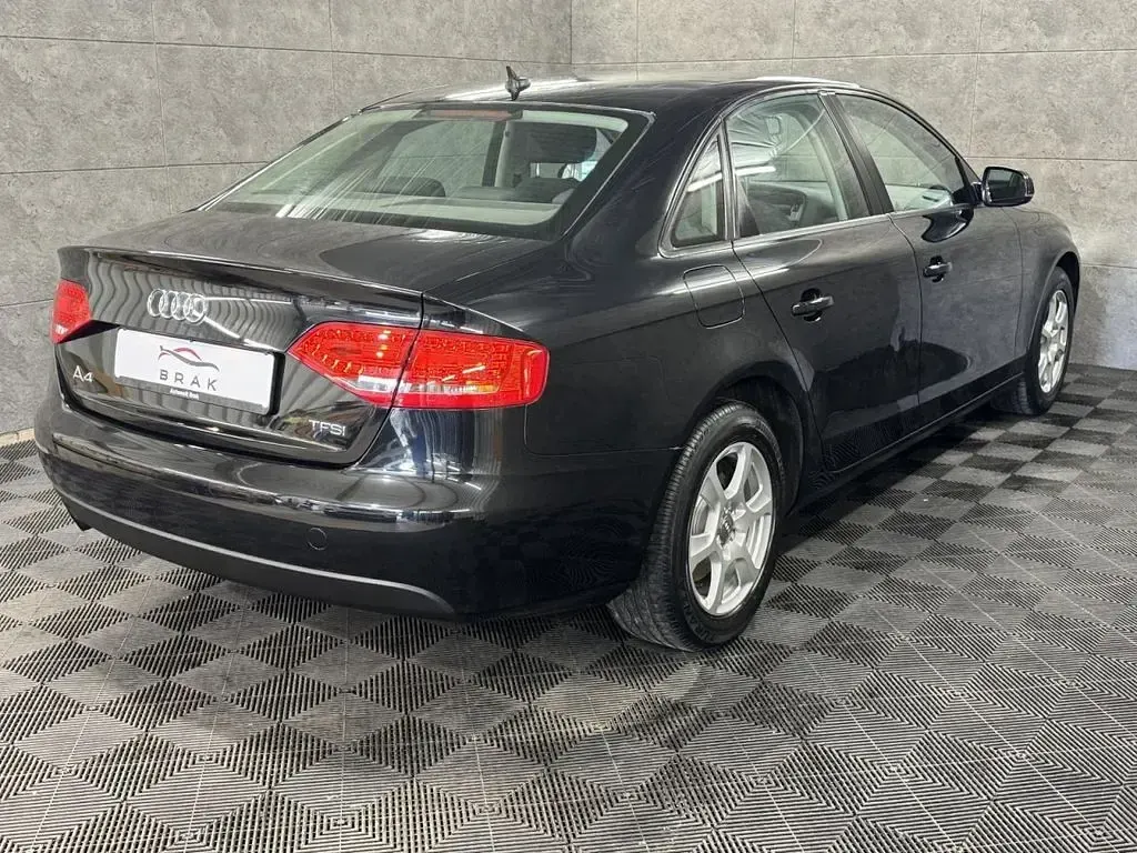 Gebraucht Audi A4 Attraction 120 PS (88 kW) 2012 Phantomschwarz perleffekt Limousine