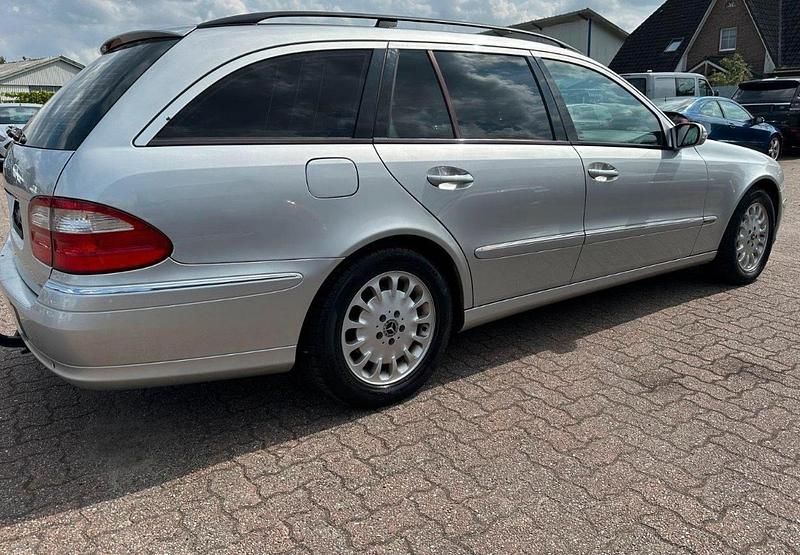 Gebraucht Mercedes E220 150 PS (110 kW) 2004 Silber Kombi