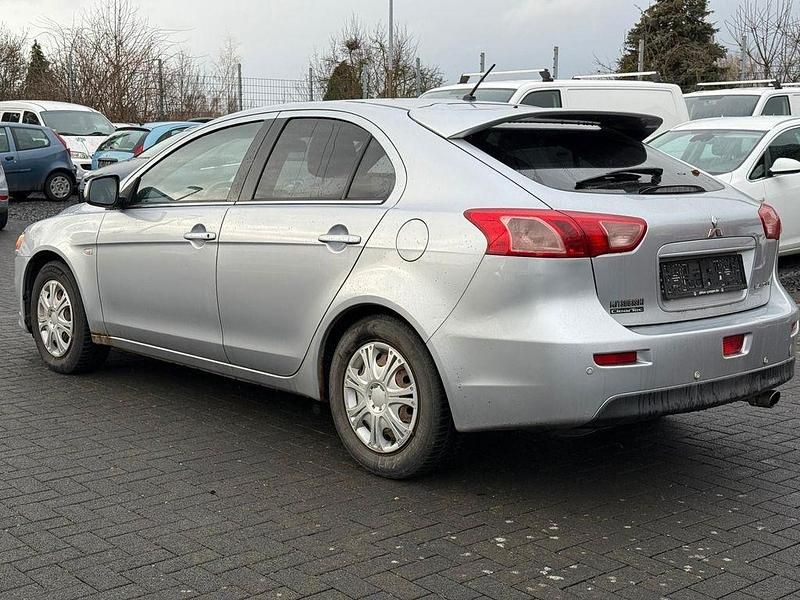 Gebraucht Mitsubishi Lancer Sportback Edition 116 PS (85 kW) 2011 Silber Limousine