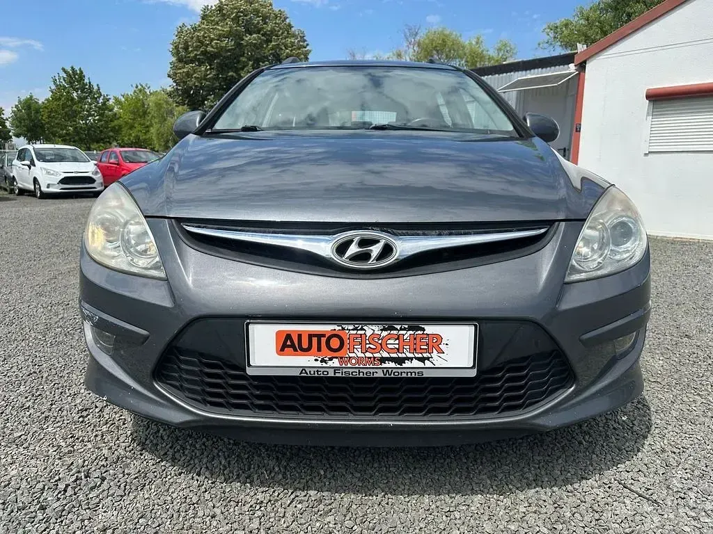 Gebraucht Hyundai i30 90 PS (66 kW) 2011 Grau Kombi