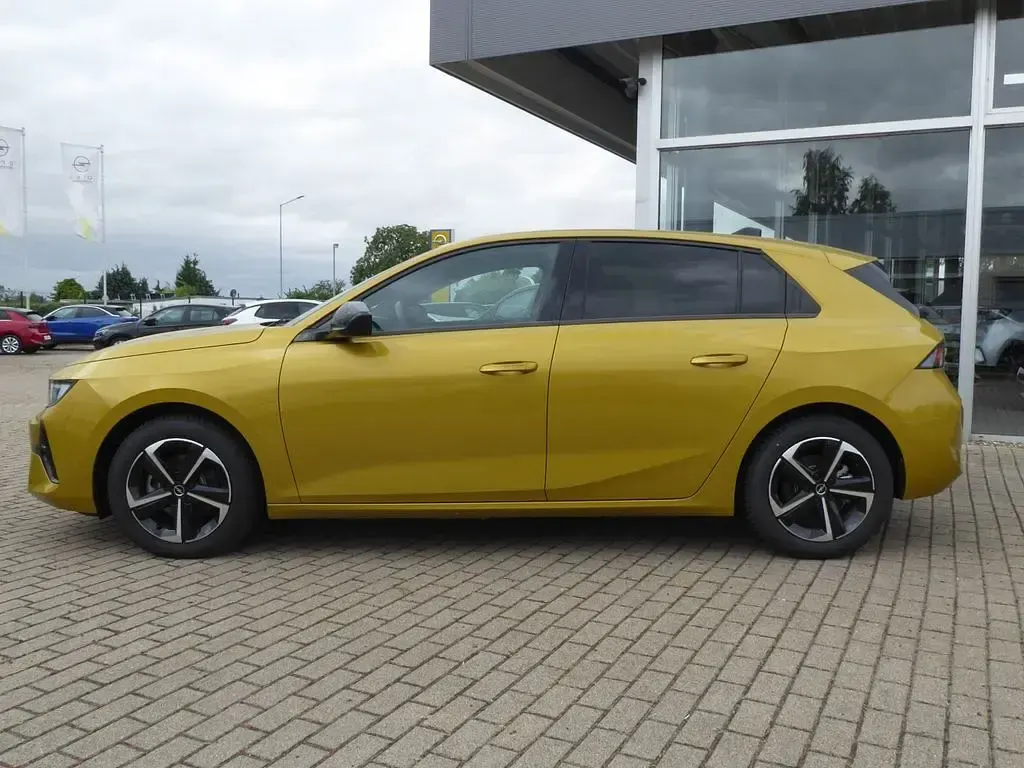 Gebraucht Opel Astra 131 PS (96 kW) 2024 Gelb Kleinwagen