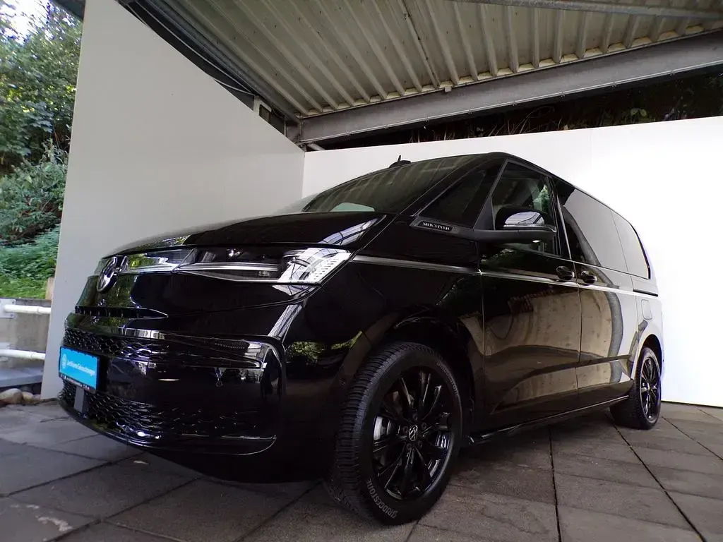 Gebraucht VW T7 Style 150 PS (110 kW) 2024 Deep black perleffekt Van
