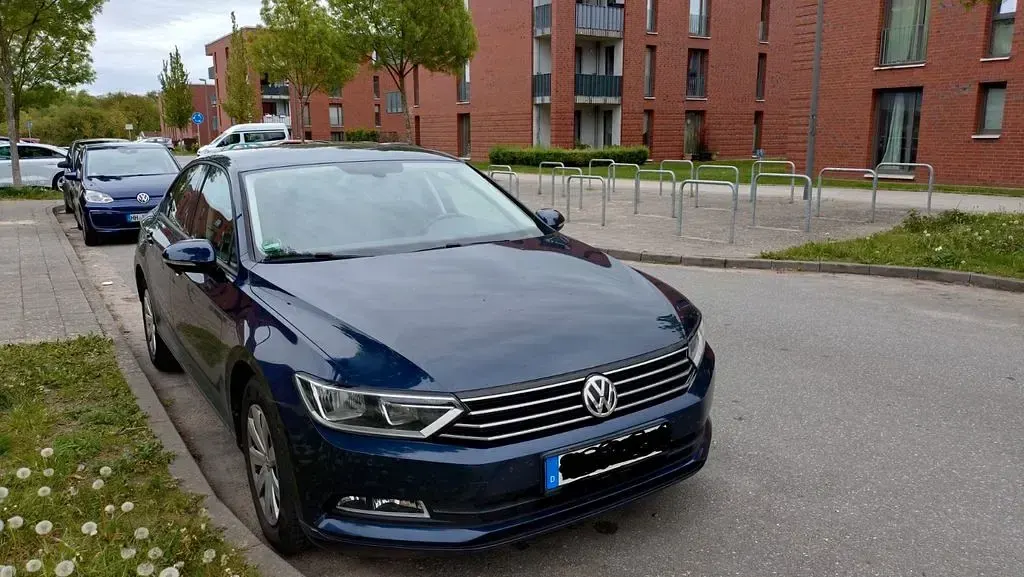 Gebraucht VW Passat 125 PS (91 kW) 2017 Blau Limousine
