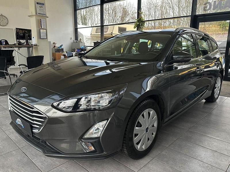 Grau Gebraucht 2022 Ford Focus Limousine | 13.790 € (Guter Preis) - Bild 1/4