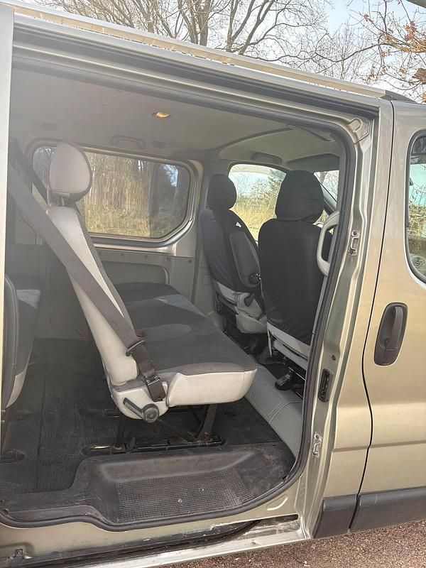 Second-hand Renault Trafic 145 CP (106 kW) 2008 Monovolum