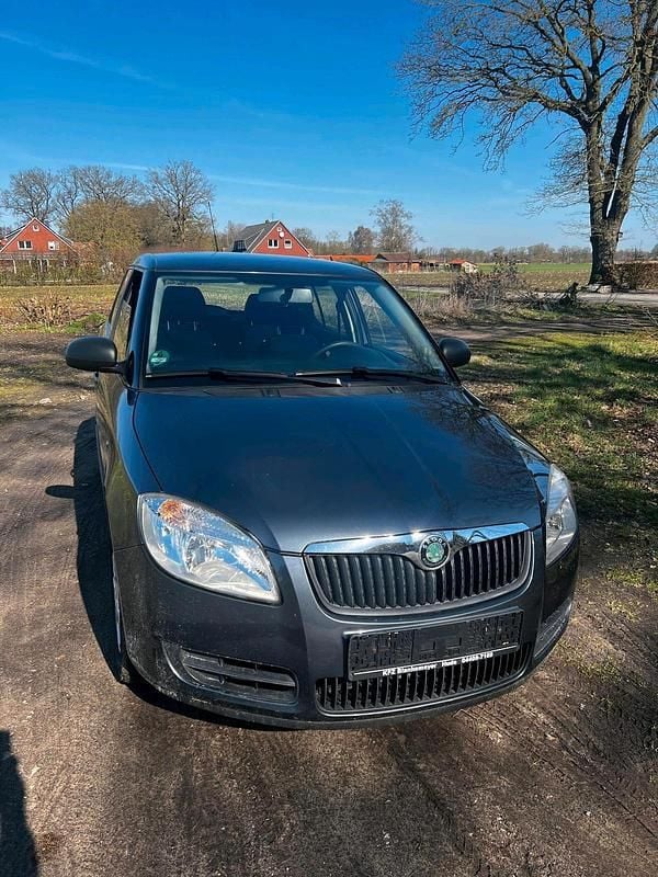 Gebraucht Skoda Fabia 60 PS (44 kW) 2010 Silber Kleinwagen