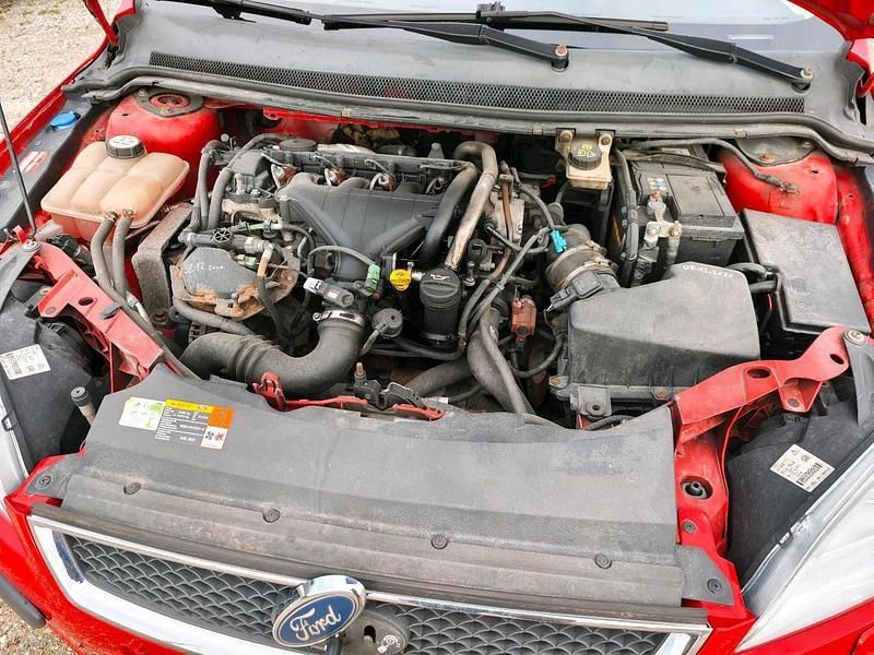 Rot Gebraucht 2005 Ford Focus Limousine | 1.399 € (Etwas zu teuer) - Bild 1/4