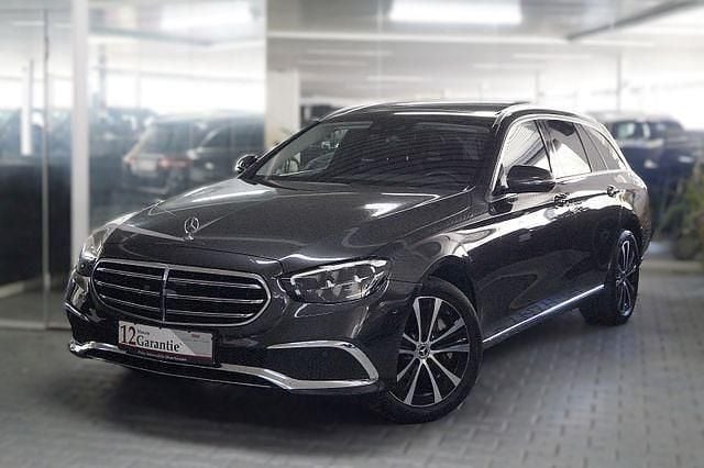 Grau Gebraucht 2022 Mercedes E300 Limousine | 30.990 € (Guter Preis) - Bild 1/4