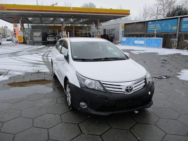 Gebraucht Toyota Avensis Life 124 PS (91 kW) 2012 Super white 2 Kombi