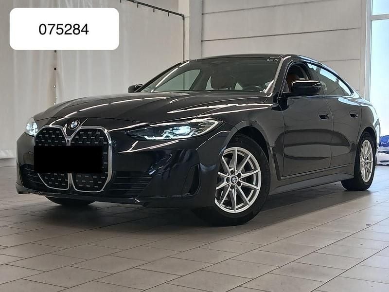 Saphirschwarz (metallic) Gebraucht 2023 BMW 420 Sport Line Coupé | 36.450 € (Superpreis) - Bild 1/4