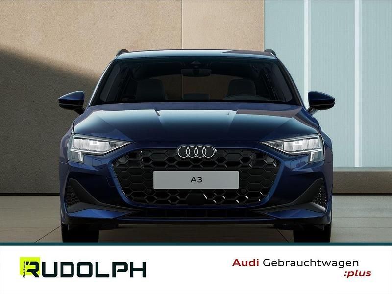 Gebraucht Audi A3 Ambiente 116 PS (85 kW) 2025 Blau Limousine