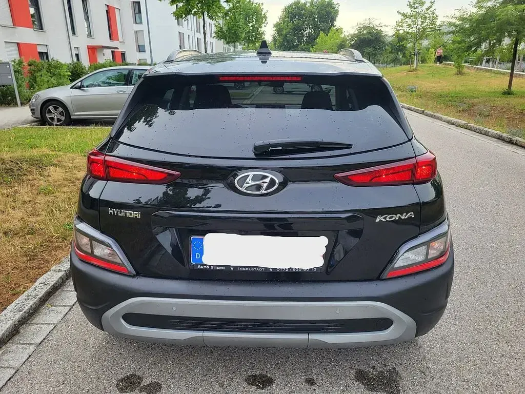 Gebraucht Hyundai Kona Pure 120 PS (88 kW) 2022 Schwarz SUV