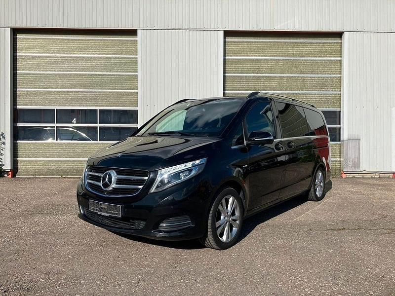 Schwarz Gebraucht 2015 Mercedes V220 Business Van / Kleinbus | 59.900 € (Fairer Preis) - Bild 1/4